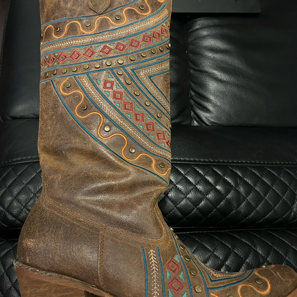 Boots - Picture 4 of 11